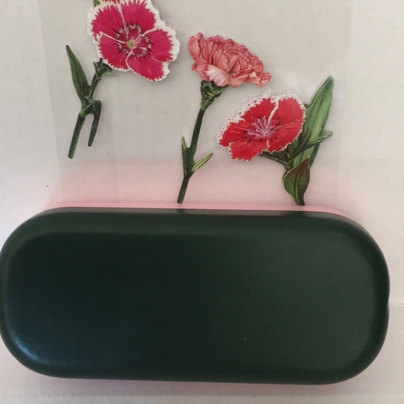 Kate Spade hard glass case with cleaning cloth - Picture 6 of 7